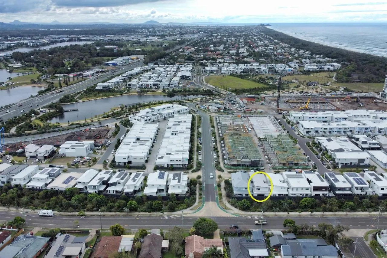 Stylish, Beachside 4 B/R Dream Home - 8 Guests Zd7 Kawana Waters 0*,  Australien