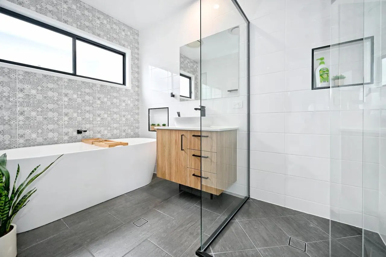 Semesterbostad Stylish, Beachside 4 B/R Dream Home - 8 Guests Zd7 Kawana Waters Australien