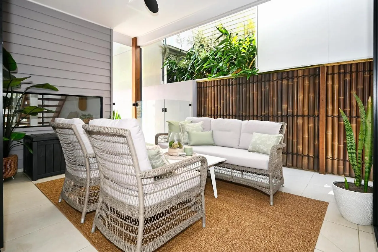 Stylish, Beachside 4 B/R Dream Home - 8 Guests Zd7 Kawana Waters Australien