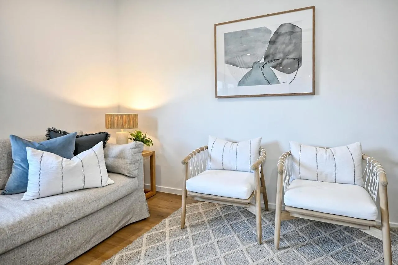 Stylish, Beachside 4 B/R Dream Home - 8 Guests Zd7 Kawana Waters